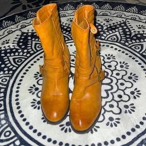 Brown ladies boot